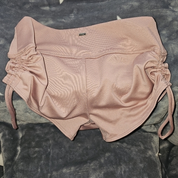 🇺🇸💲 PINK ACTIVE BY VICTORIA SECRET GYM TO SWIM CINCH SIDE SHORTIE - Picture 8 of 8
